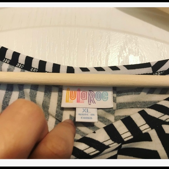 NWT LulaRoe Gigi Shirt - Picture 4 of 7